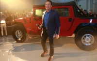 Шварценеггеру построили электрический Hummer H1