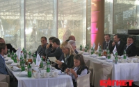Народные депутаты за едой помолились о будущем парламента (ФОТО)