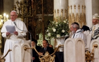 Франциск стал третьим папой, посетившим синагогу в Риме