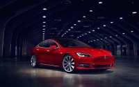 Tesla обновила седан Model S