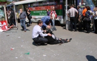 Сразу после взрыва в Днепропетровске пострадавшим первую помощь оказали прохожие (ВИДЕО)