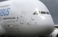 На авиасалоне Ле Бурже гигантский Airbus врезался в здание аэропорта 