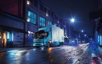 Volvo показала первый серийный электрогрузовик