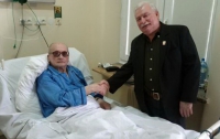 Валенса и Ярузельский: крепкое рукопожатие непримиримых врагов