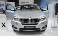 Гибридный кроссовер BMW X5 xDrive40e получил улучшенную батарею (ФОТО)