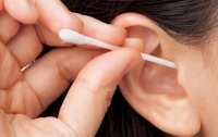 Исследователи призвали отказаться от ушных палочек