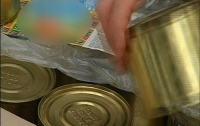 Чиновники пытались продать 50 тысяч банок испорченных консервов (ФОТО)