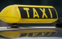 Пенсионерка угнала такси и начала развозить клиентов