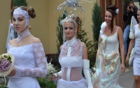 В Харькове невесты на параде шокировали горожан (ФОТО)