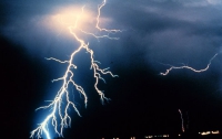 Молнии чаще всего «охотятся» на мужчин
