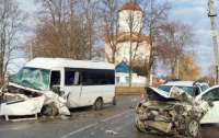 Жуткое ДТП с микроавтобусом случилось под Киевом