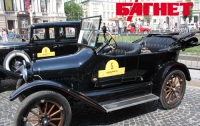 Во Львове проходит фестиваль ретро-автомобилей (ФОТО)