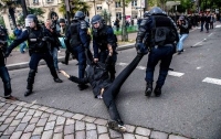 Британские футбольные фаны устроили погромы в Марселе