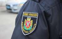 По вулицях Житомира бігав чоловік із ножем, який порізав двох перехожих, – поліція