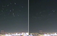 Очевидцы сняли на видео загадочные небесные огни в США