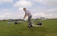 Британский изобретатель собрал летающий ховербайк (ВИДЕО)