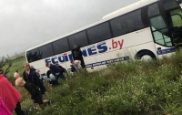 По встречной в кювет: на Киевщине автобус с детьми попал в ДТП