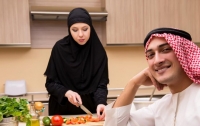 В Саудовской Аравии мужчину арестовали за завтрак с женщиной