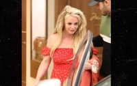 Нервный срыв у Бритни Спирс: ходит по улицам босиком