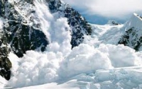 Лыжникам и сноубордистам в Карпатах угрожают лавины