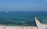 Отдыхающих в Одессе власти призывают не купаться на местных пляжах