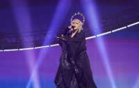 Співачка Мадонна вийшла на сцену з прапором України (відео)