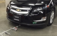 Шесть 17-граммовых роботов сдвинули с места автомобиль (ВИДЕО)