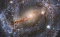 Космічний телескоп зробив унікальний знімок далекої галактики