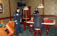 В Хмельницком силовики устроили игроманам нежданчик