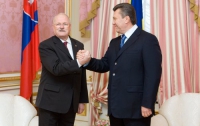 В Братиславе проходит «тет-а-тет» Януковича и президента Словакии