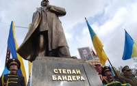 На Львовщине Бандеру лишили носа