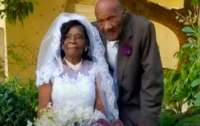 91-летняя женщина вышла замуж за 73-летнего ухажера после десяти лет уговоров