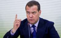 Избрали президентом странного дедушку с деменцией: Медведев попытался возвеличить путина