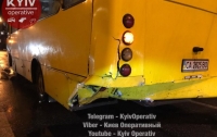 В Киеве Skoda на полном ходу врезалась в маршрутку