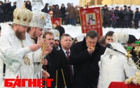 Янукович, Азаров и Попов не рискнули искупаться в Крещенских водах (ФОТО)