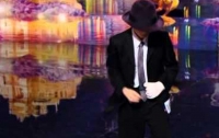 Мужчина сломал шею, танцуя под песню Майкла Джексона (ВИДЕО)