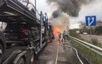 Пожар на трассе Киев-Чоп: погиб водитель и сгорело шесть внедорожников