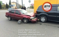 ДТП в Киеве: Daewoo Nexia врезался в SsangYong