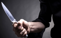 Жуткое нападение: в Киеве трое мужчин порезали парня ножом
