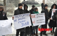 Непогода не отбила желание протестовать: музыканты и комбайнеры пикетировали Кабмин и ВР (ФОТО)