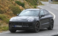 Появились новые фото обновленного кроссовера Porsche Macan