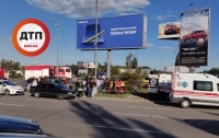 В Киеве внедорожник протаранил легковушку, есть погибший