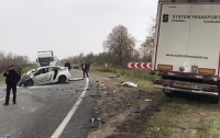 На Львовщине фура столкнулась с авто полиции: погиб правоохранитель
