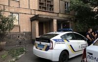 В Кривом Роге спасатели, прибывшие на помощь полиции, застряли в лифте многоэтажки