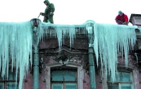 Киев решил избавиться от сосулек на крышах