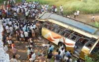 Жуткое ДТП в Индии: автобус с 25 пассажирами упал в ущелье