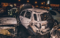 Мстить общественному активисту: В Киеве подожгли шесть машин (видео)