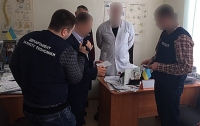 Полиция задержала врача, требовавшего от пациента за операцию 36 тыс. грн взятки
