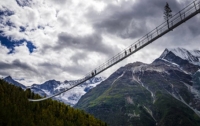 В Швейцарии открыли самый длинный в мире подвесной мост (видео)