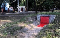 В одном из парков Харькова раскрасили памятник героям УПА
